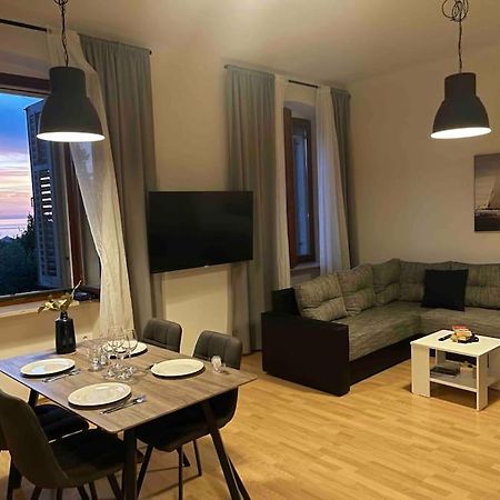 Elena Apartment โรวีน ภายนอก รูปภาพ