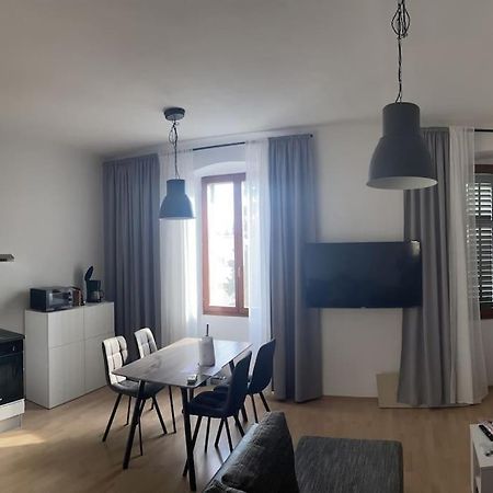 Elena Apartment โรวีน ภายนอก รูปภาพ