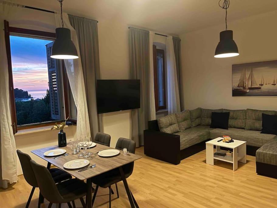 Elena Apartment โรวีน ภายนอก รูปภาพ