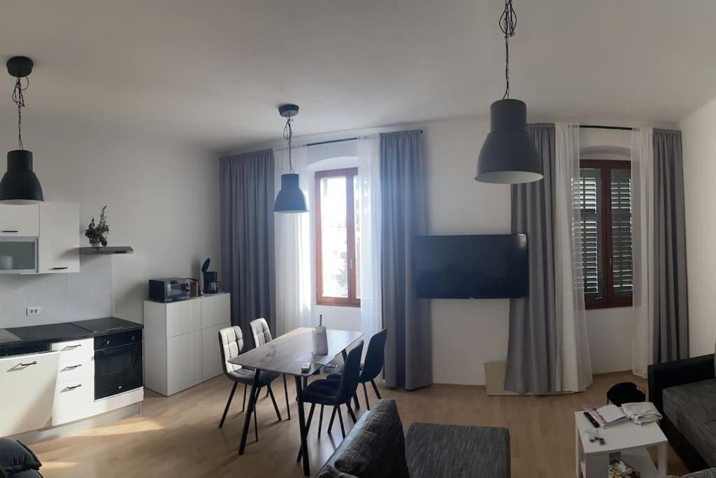 Elena Apartment โรวีน ภายนอก รูปภาพ